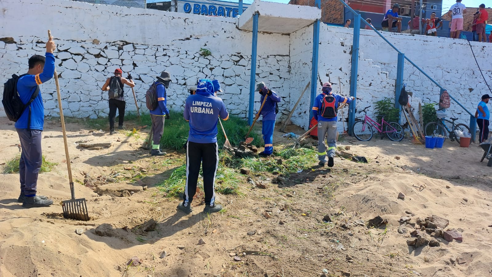 Ação Integrada realiza Limpeza da Praia na frente da cidade