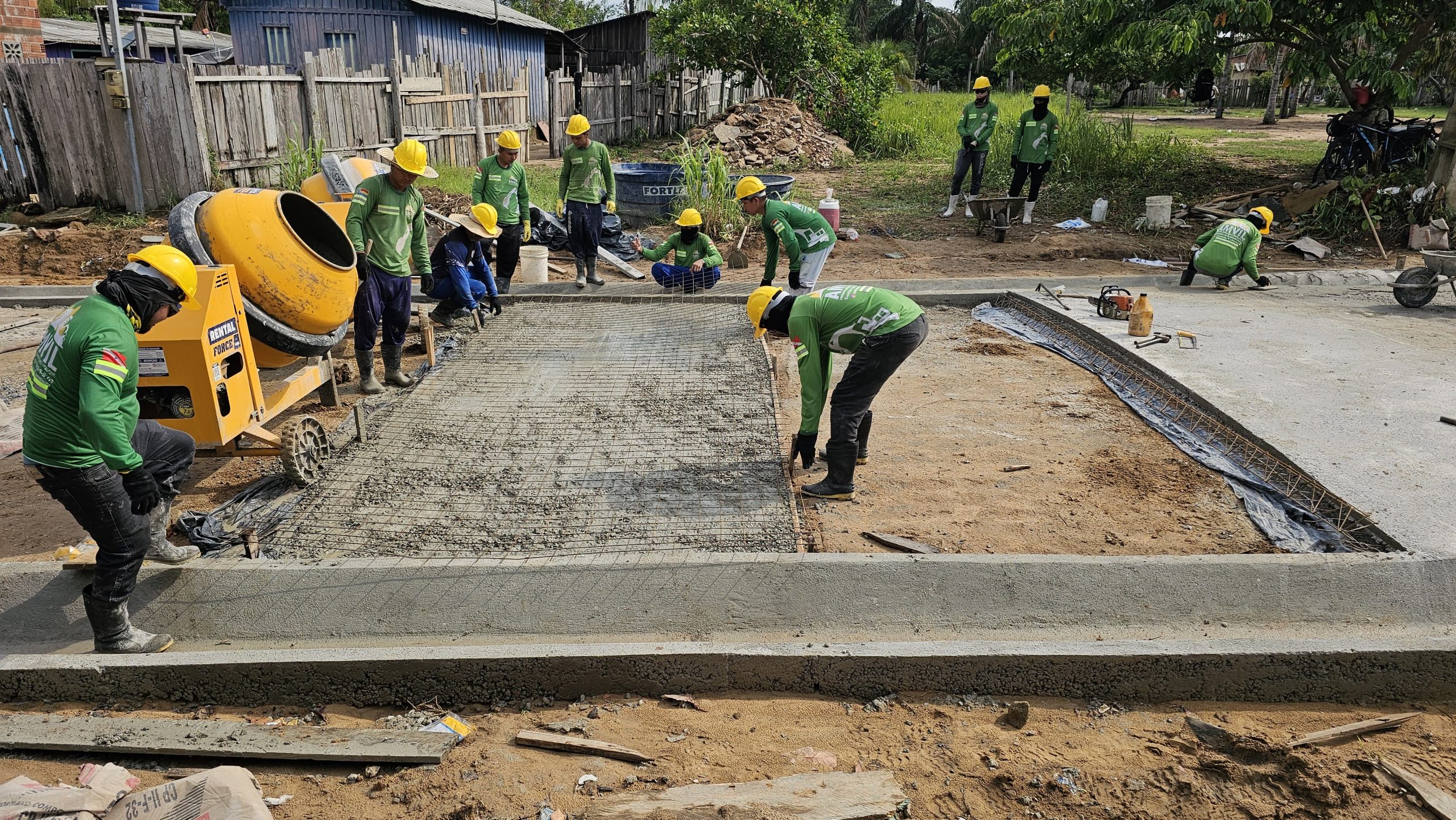 Obras de pavimentação avançam na Rua 18ª no bairro São Lázaro